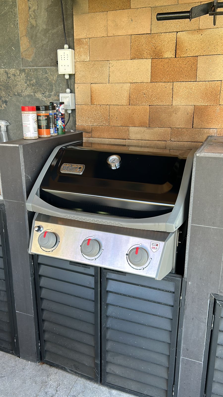 Parrilla Weber empotrada tras servicio
